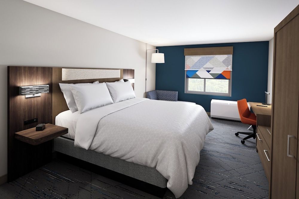 Suite, 1 King Bed (Fountain View)