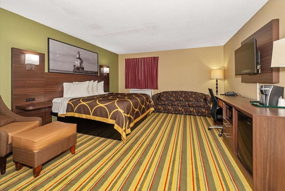 Suite, 1 King Bed, Non Smoking, Refrigerator