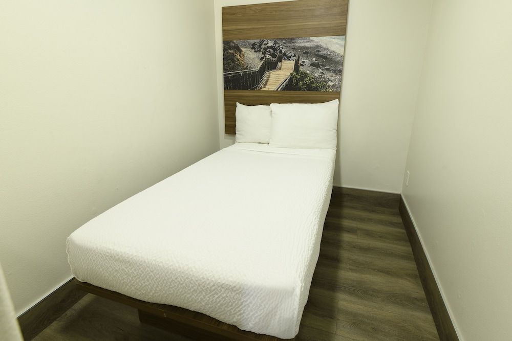 Hyland Inn Near Legoland Family Triple Room, 1 Bedroom, Non Smoking, Refrigerator & Microwave