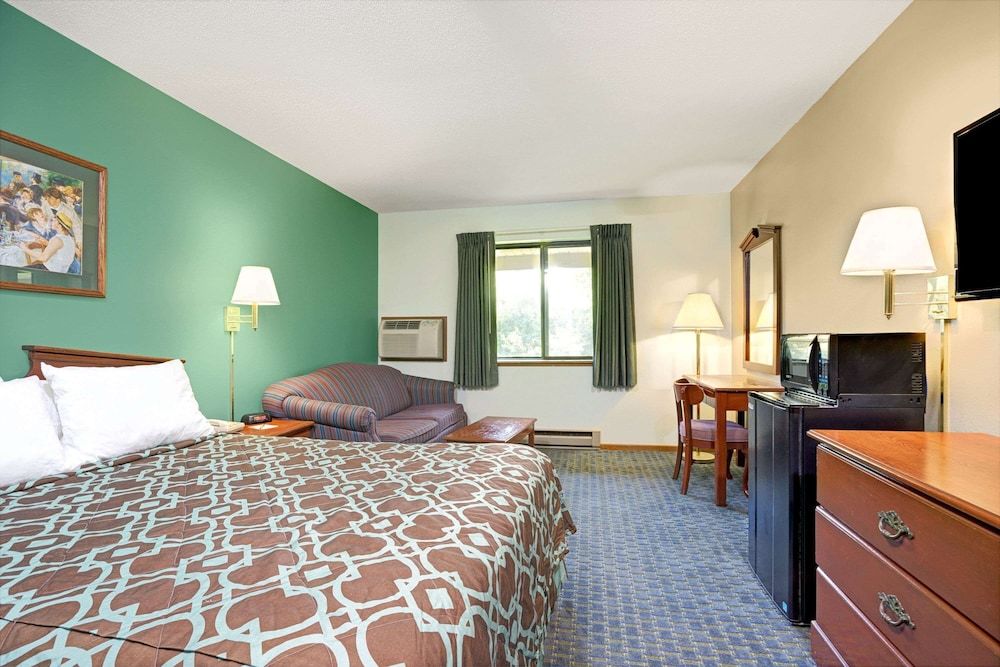 Room, 1 King Bed, Accessible, Non Smoking (Mobility Accessible)