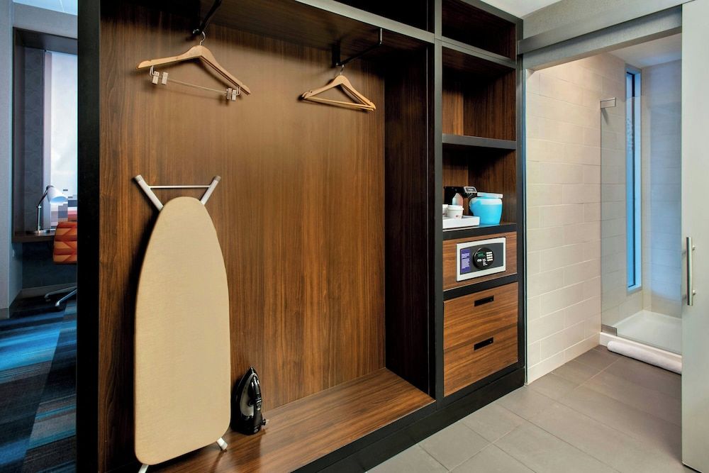 Aloft by Marriott, Boston Seaport District Room, 1 King Bed 16