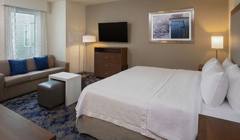 Studio, 1 King Bed, Accessible, Courtyard View (Hearing)