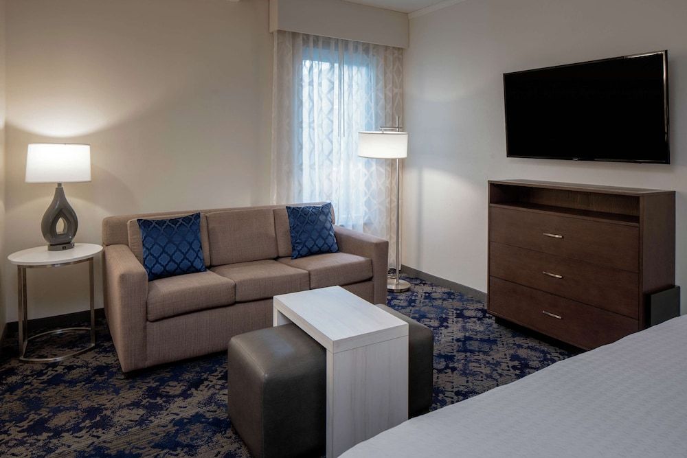Studio, 1 King Bed, Accessible (Hearing)
