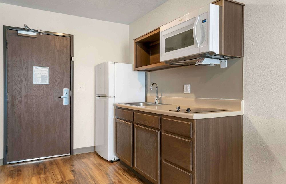 Extended Stay America Suites - Detroit - Rochester Hills Standard Studio, Non Smoking, Refrigerator & Microwave 5