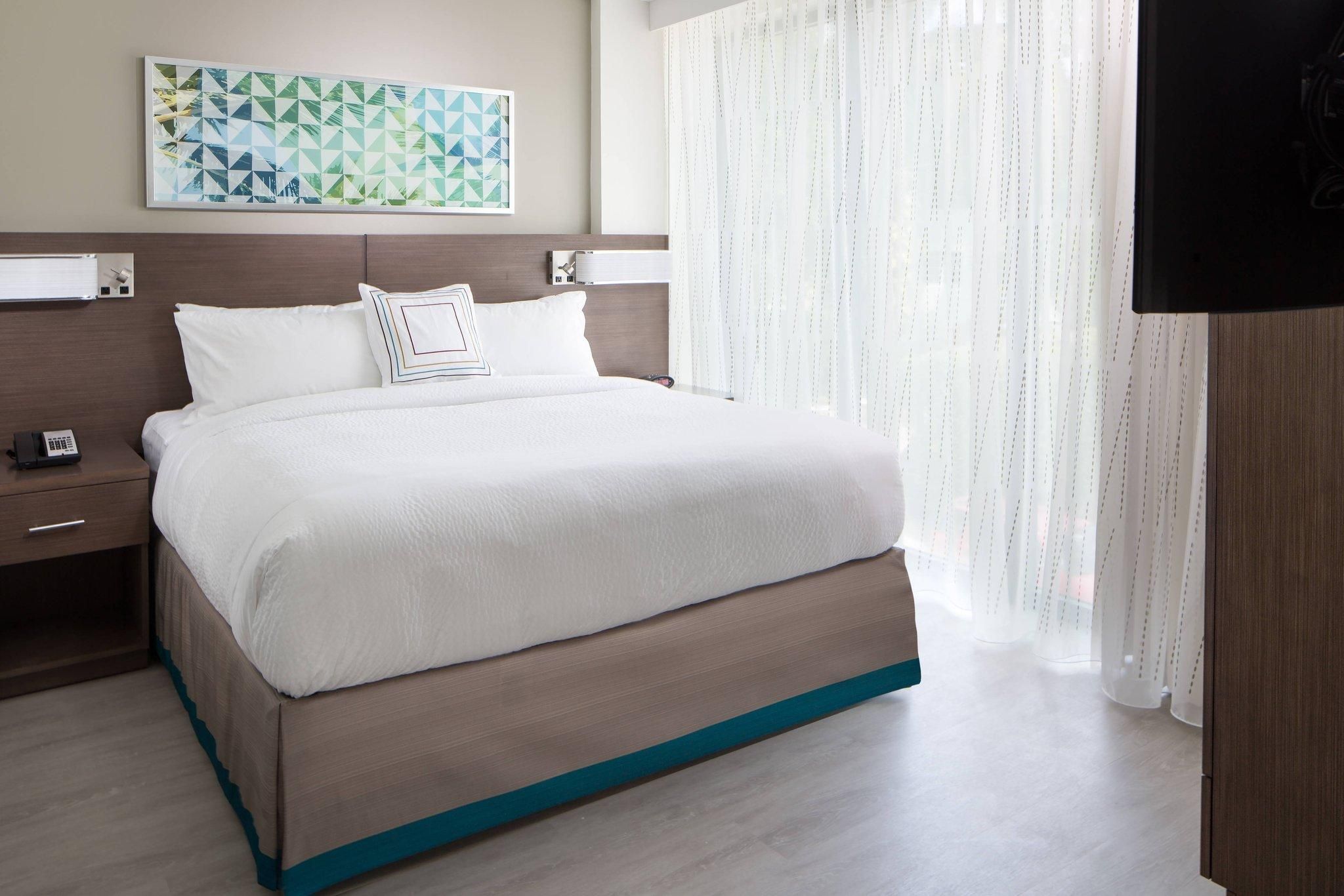 1 Bedroom Suite, 1 King, Sofa bed, patio