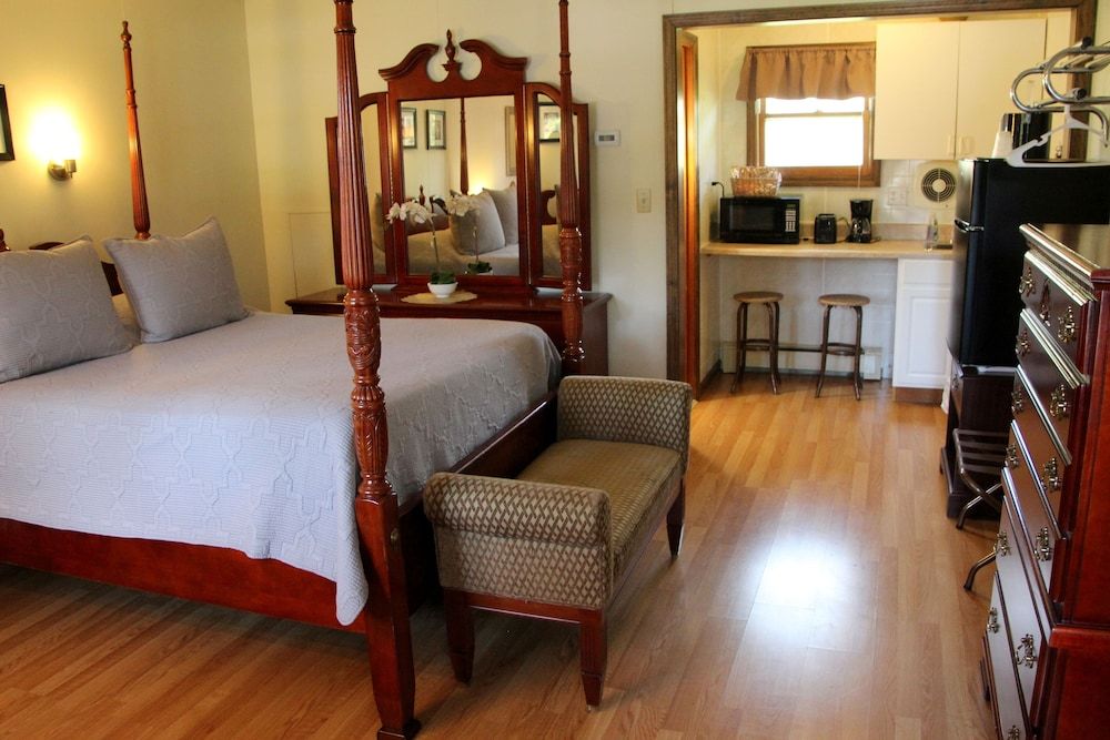 Superior Single Room, Ensuite (12 -Queen Superior suite)