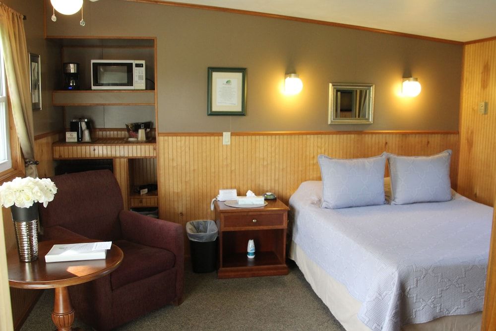 Superior Single Room, Ensuite (02 -1 Queen size bed)