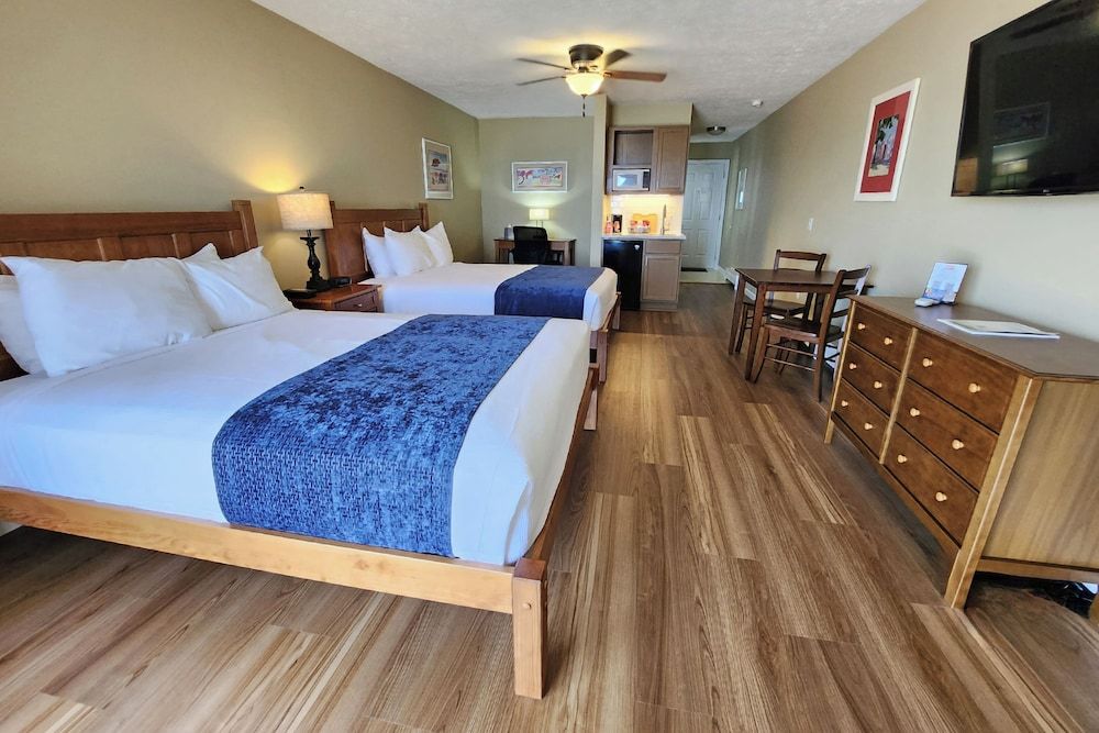 Studio, 2 Queen Beds, Balcony, Bay View