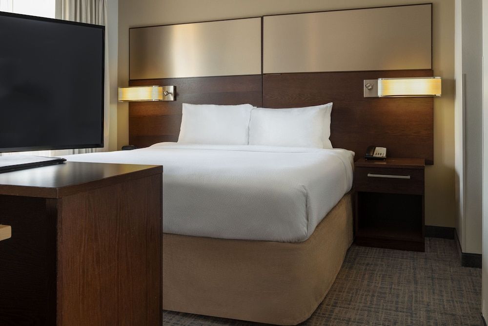 Studio Suite, 1 King Bed with Sofa bed (Hearing Accessible)