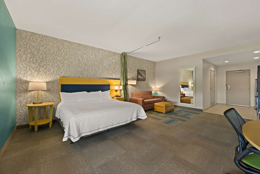 Studio, 1 King Bed, Accessible, Non Smoking (Rollin Shower)