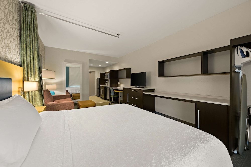 Studio, 1 King Bed, Non Smoking