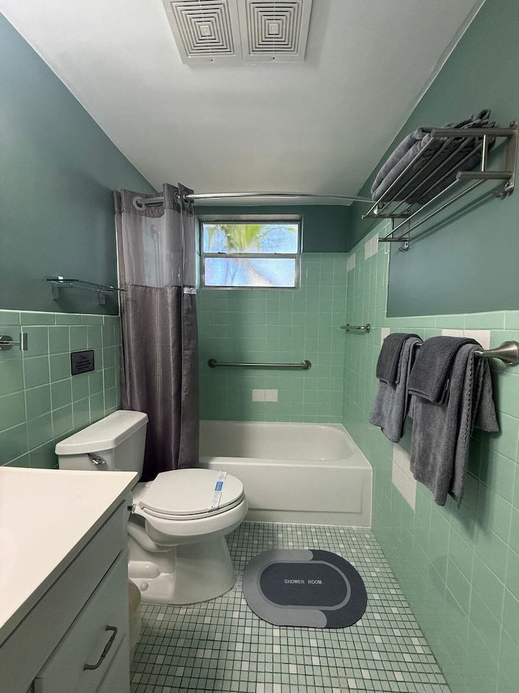 Sheridan Suites Apartments Hotel Comfort Apartment, 1 Bedroom, Kitchen, Pool View 8