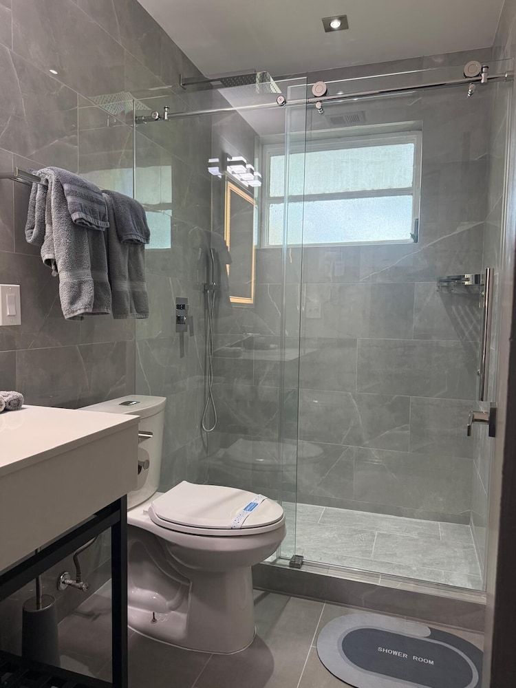 Sheridan Suites Apartments Hotel Family Apartment, 3 Bedrooms, Kitchen, Pool View 15