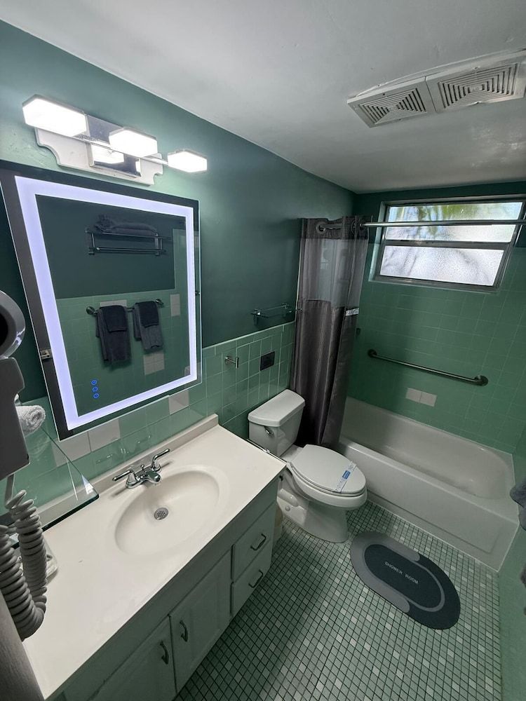 Sheridan Suites Apartments Hotel Comfort Apartment, 1 Bedroom, Kitchen, Pool View 10