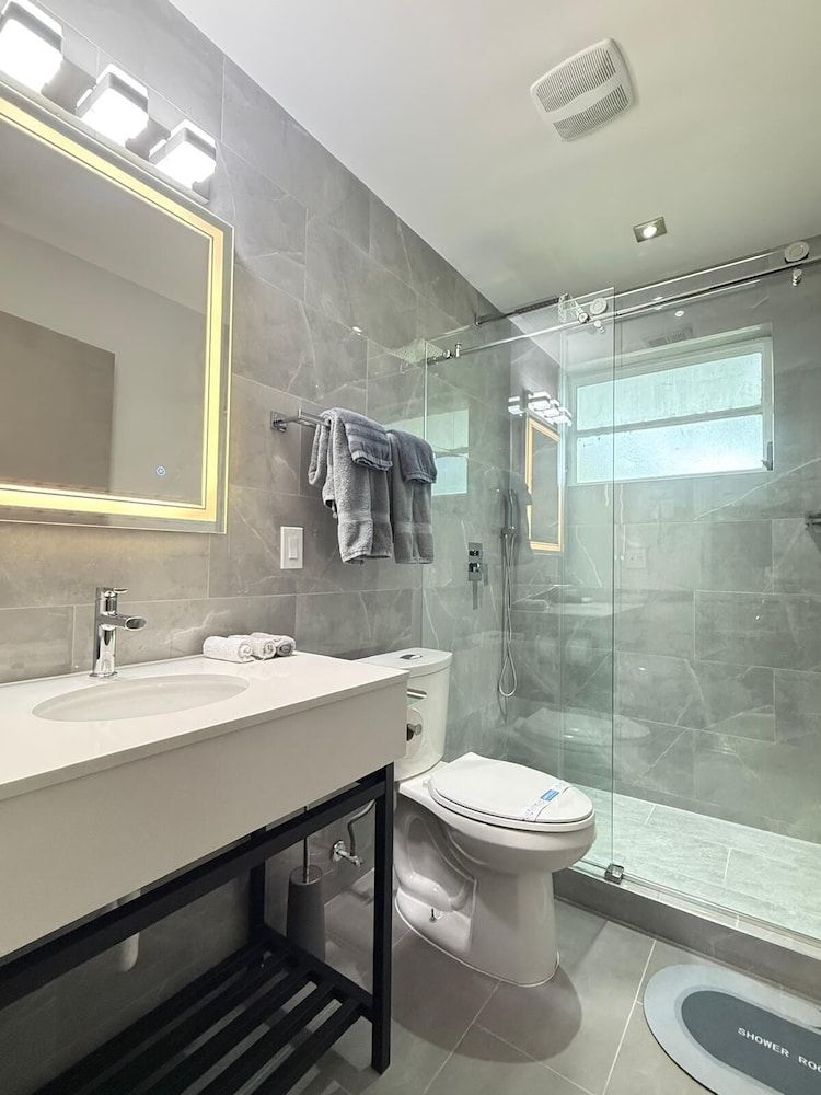 Sheridan Suites Apartments Hotel Family Apartment, 3 Bedrooms, Kitchen, Pool View 16