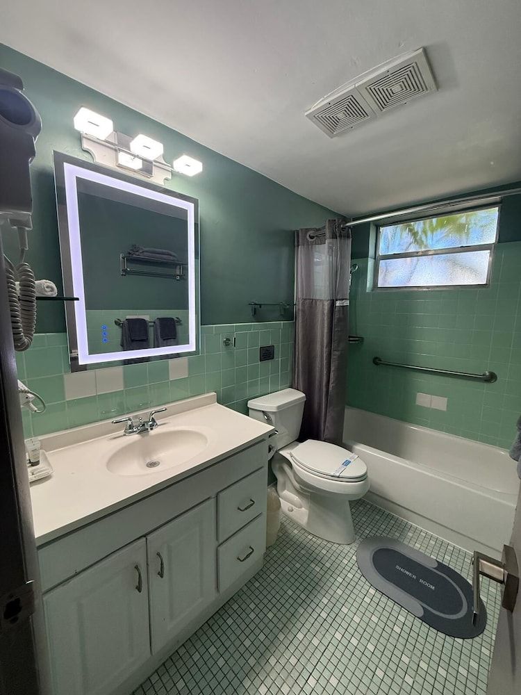 Sheridan Suites Apartments Hotel Comfort Apartment, 1 Bedroom, Kitchen, Pool View 10