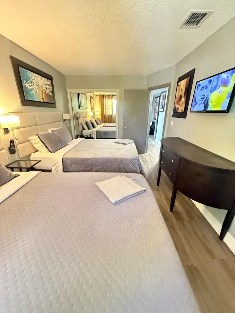 Sheridan Suites Apartments Hotel Family Apartment, 3 Bedrooms, Kitchen, Pool View 5