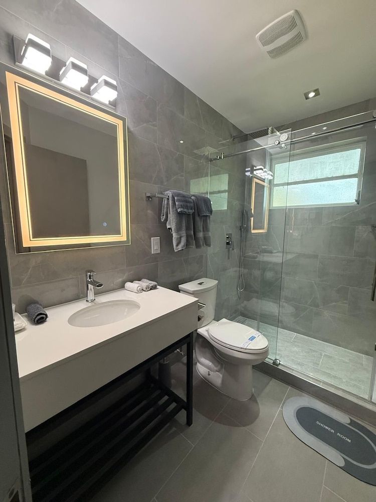 Sheridan Suites Apartments Hotel Family Apartment, 3 Bedrooms, Kitchen, Pool View 14