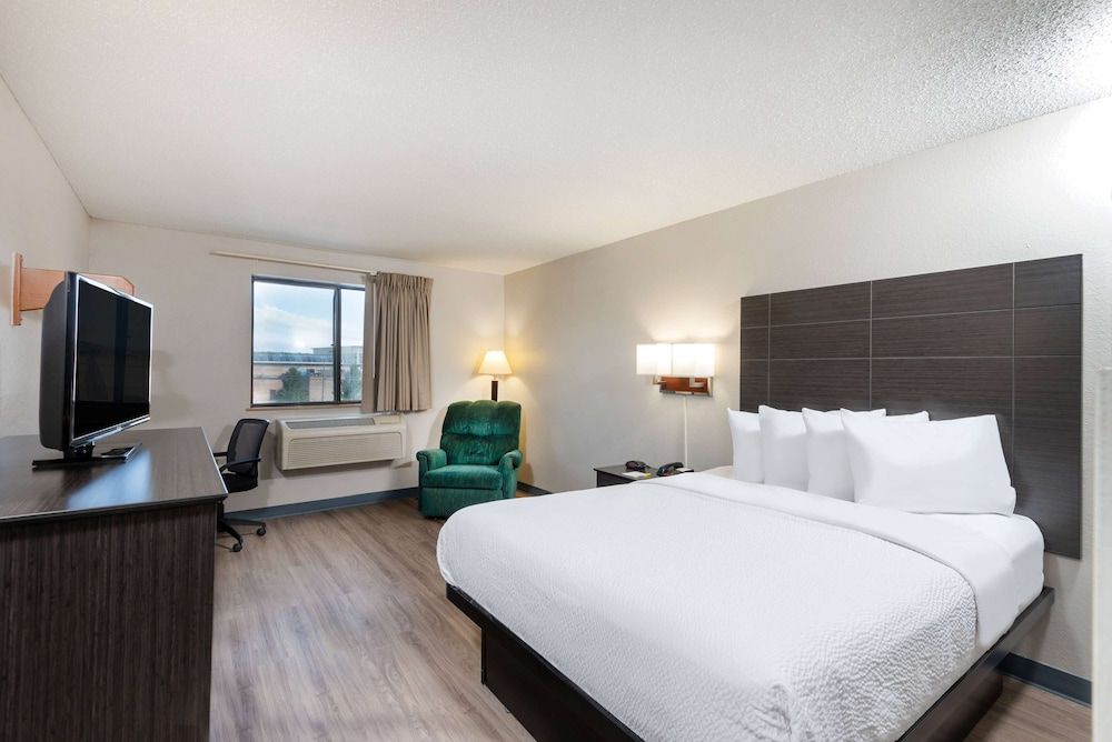 Room, 1 Queen Bed, Accessible, Non Smoking (Tub with Grab Bars)