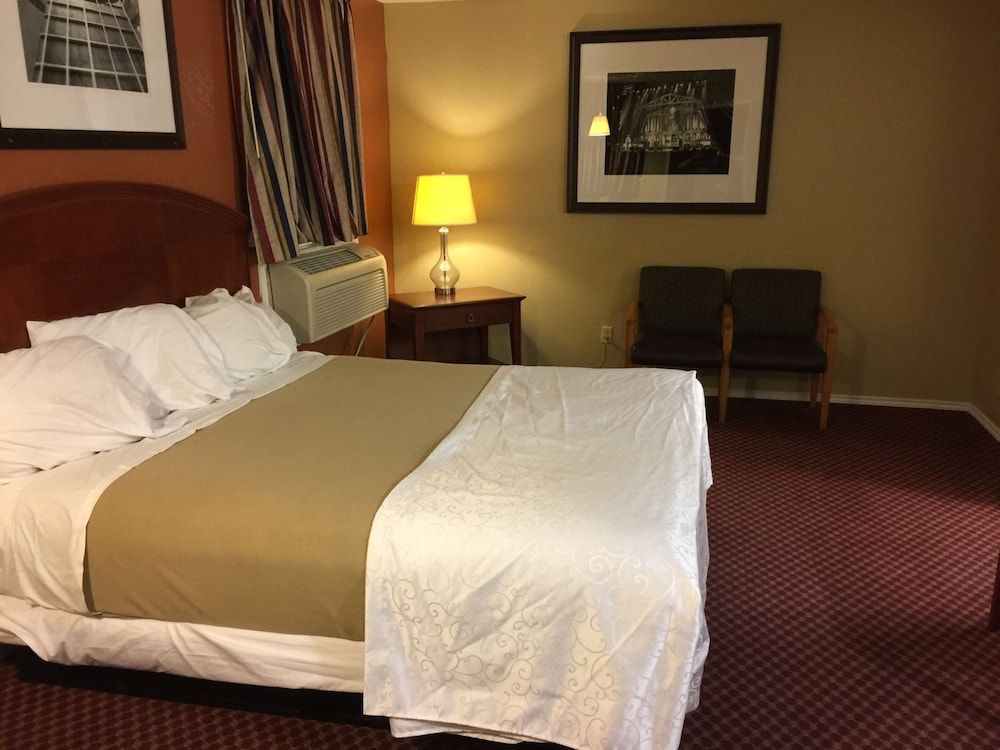 Ranch House Inn and Suites King Room
