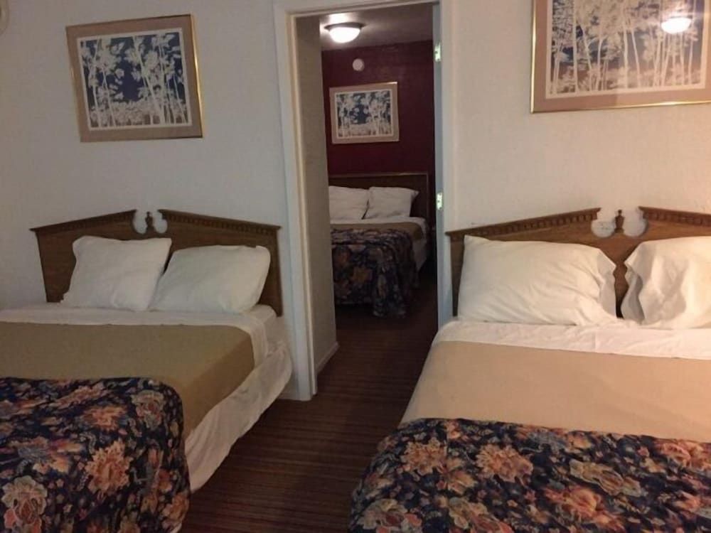 Ranch House Inn and Suites 1 Bedroom with 3 Beds