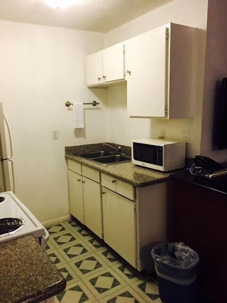 Ranch House Inn and Suites Double Queen Room 9