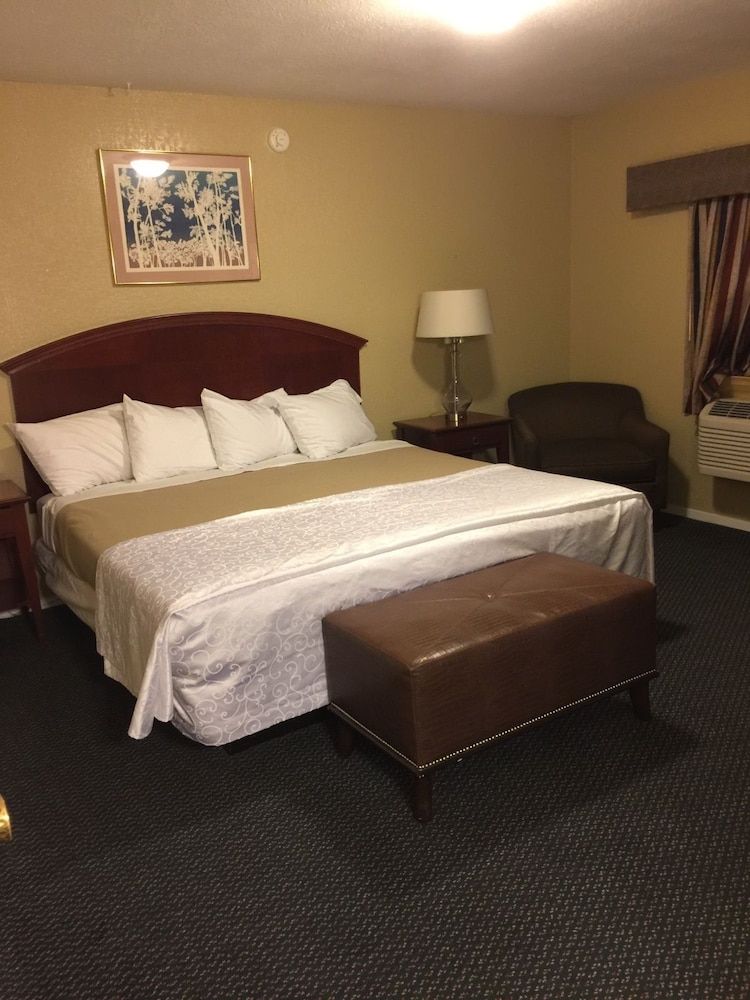 Ranch House Inn and Suites King Room 3