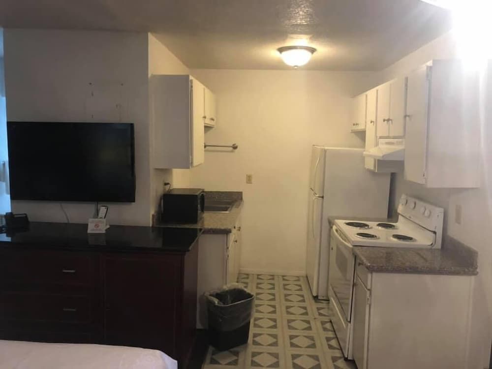 Ranch House Inn and Suites King Room 11