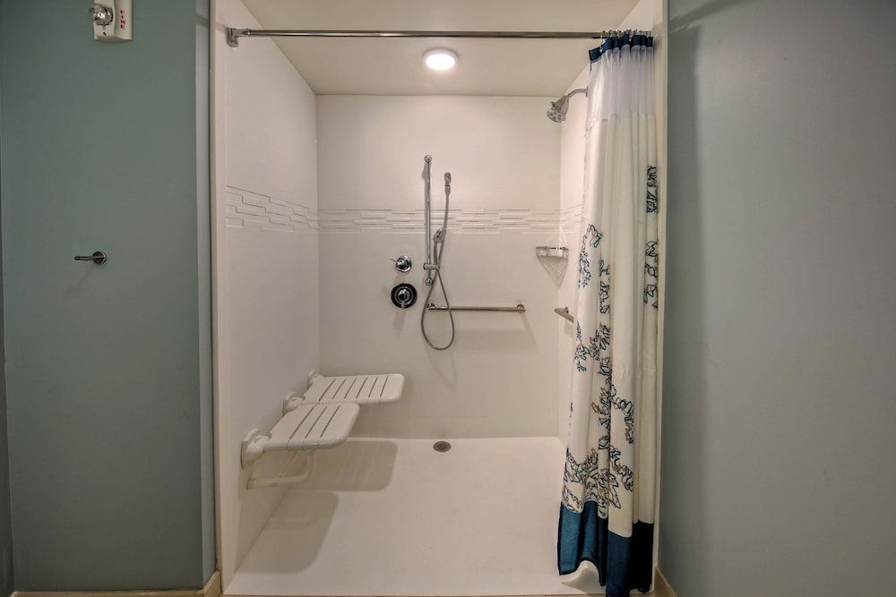 Studio Suite, 1 King Bed with Sofa bed, Non Smoking