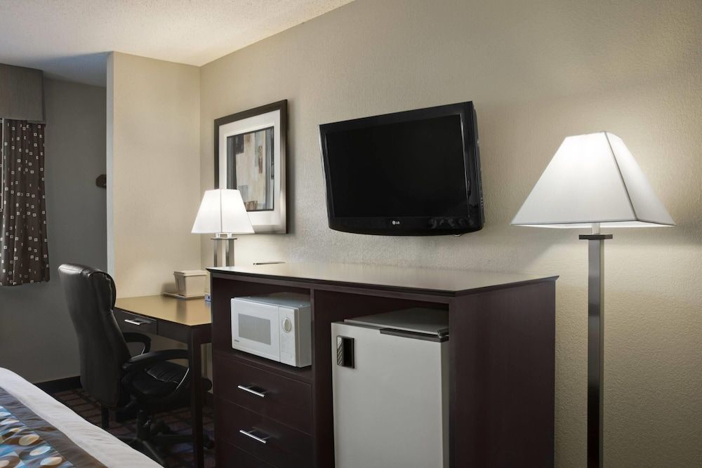 Standard Room, 1 King Bed, Non Smoking