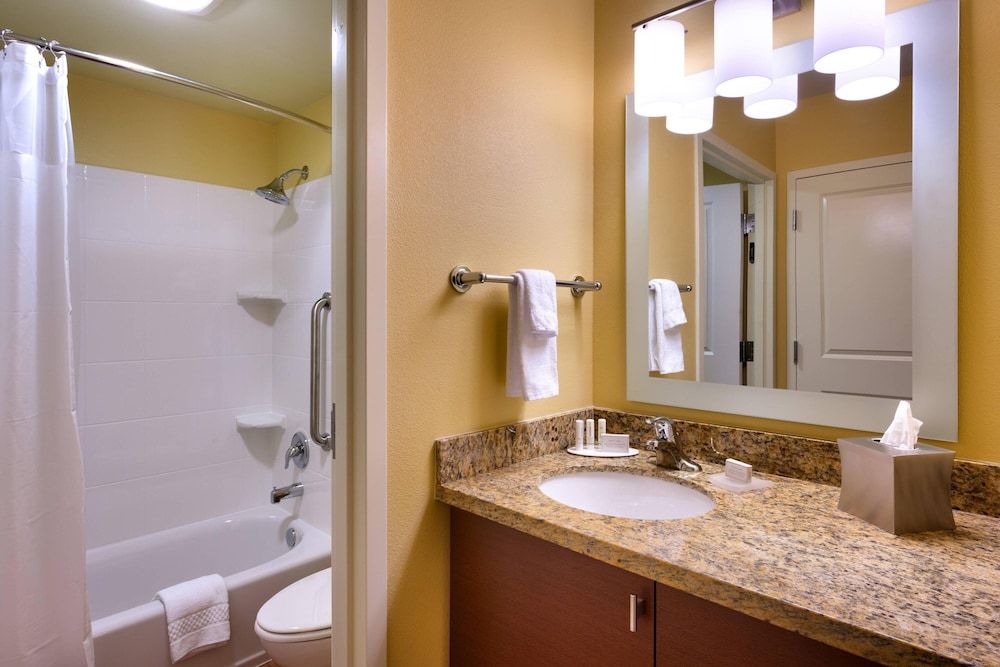 Suite, 1 Bedroom (Mobility Accessible, Roll-In Shower)