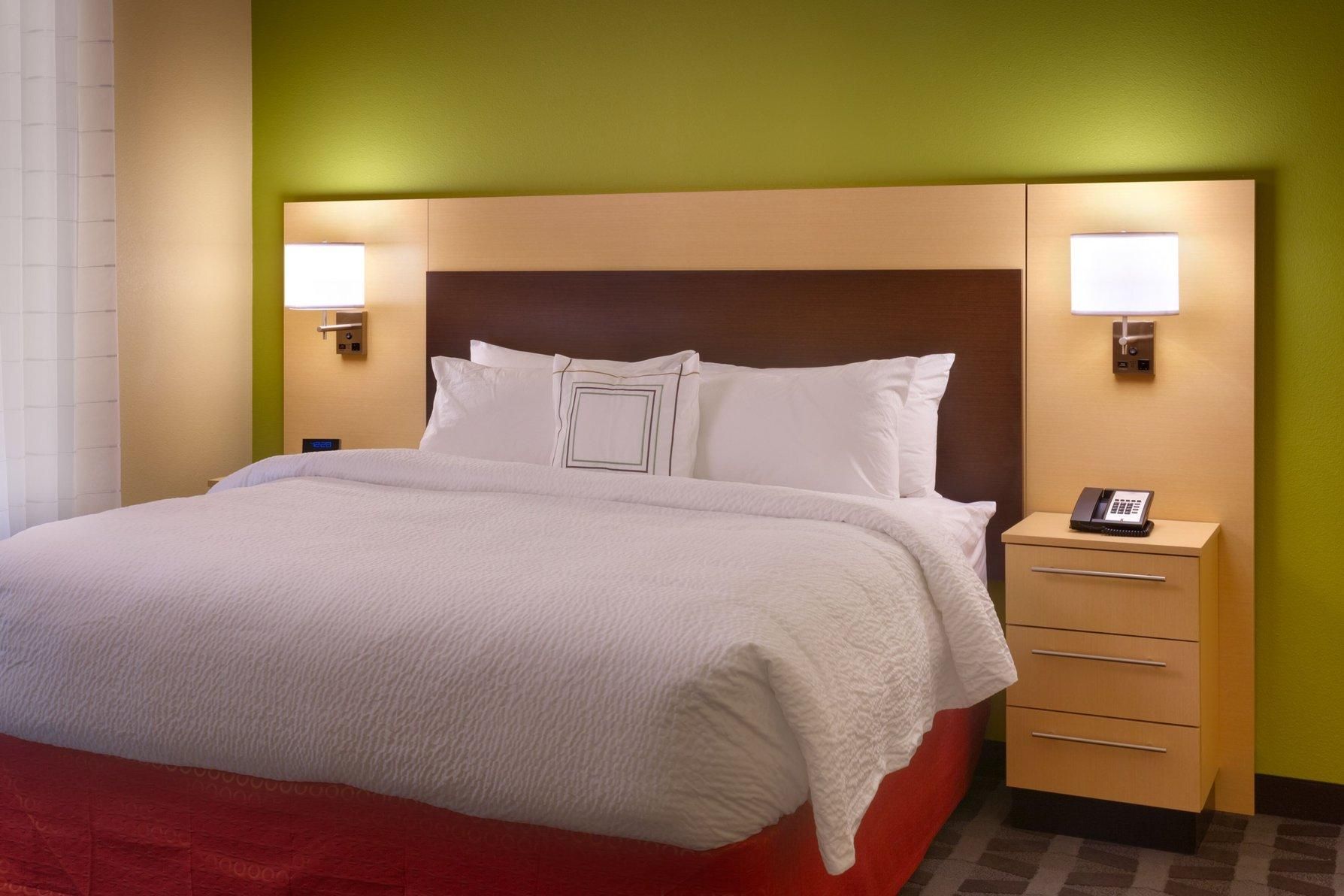 1 Bedroom Suite, 1 King, Sofa bed