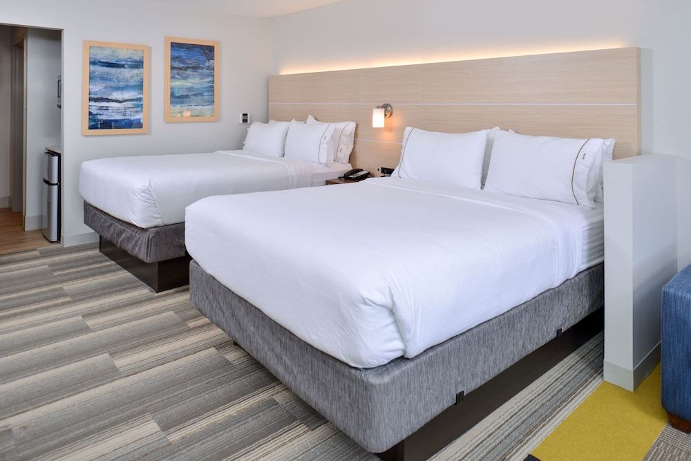 Suite, 2 Queen Beds, Accessible (Comm, Tub)