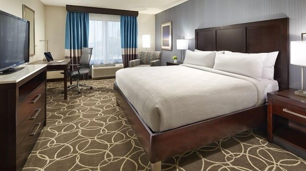 Room, 1 King Bed, Accessible, Non Smoking (Hearing Impaired)