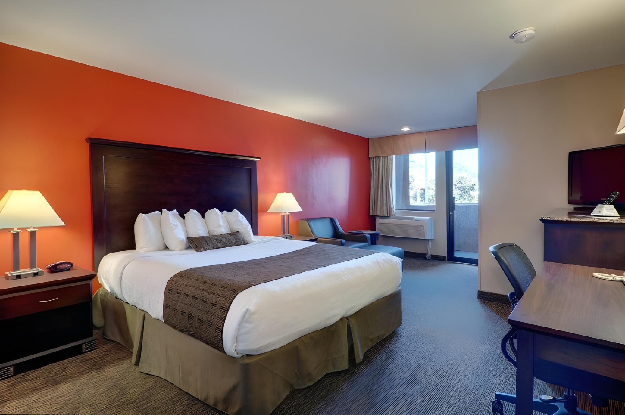 1 King Bed, Nonsmoking