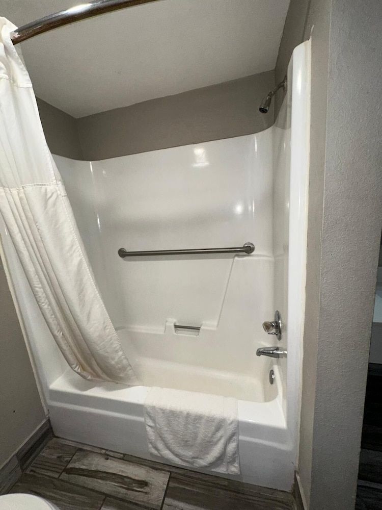 Jameson Inn Winder Room, 2 Double Beds, Accessible, Smoking 8