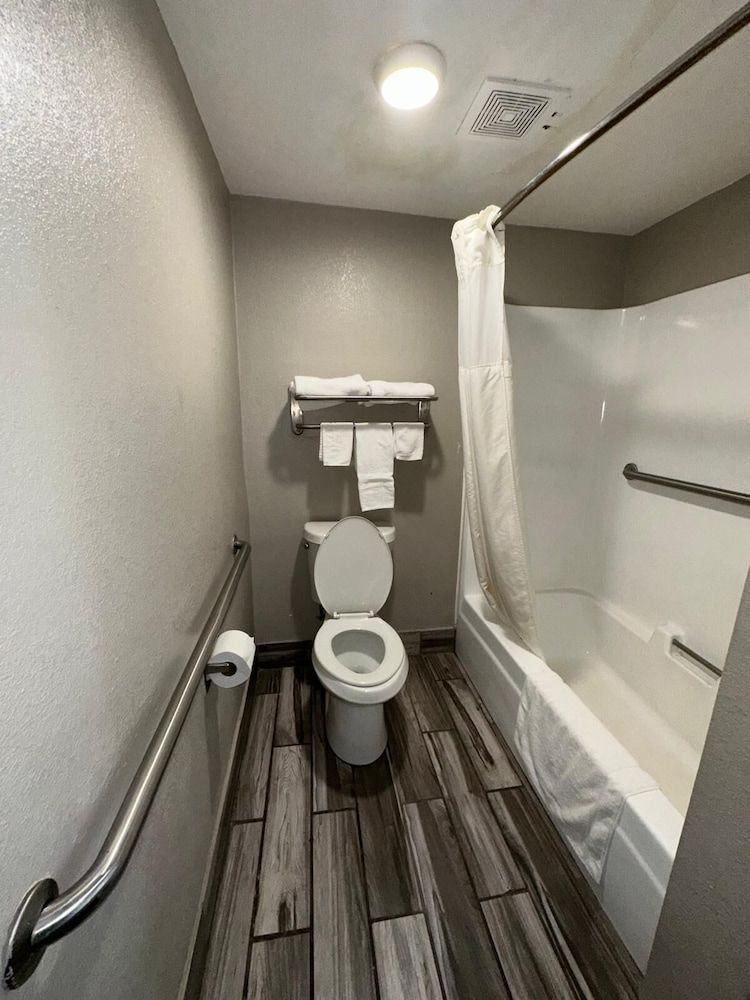 Jameson Inn Winder Room, 2 Double Beds, Accessible, Smoking 5