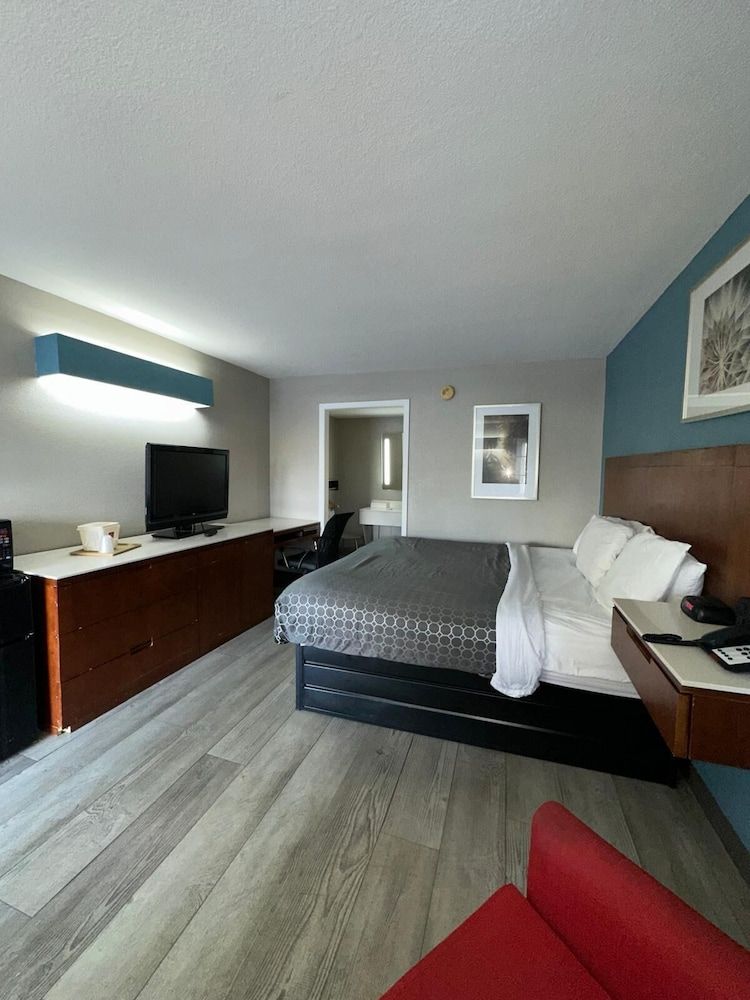 Jameson Inn Winder Room, 1 King Bed, Accessible, Non Smoking 2