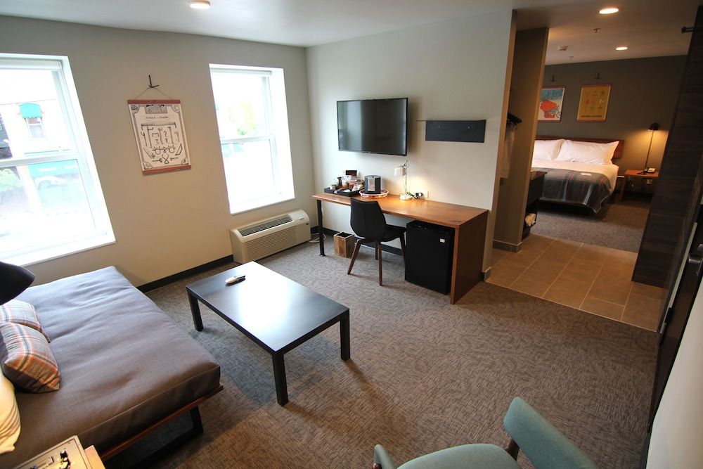 The Oxbow Hotel Main House King Suite 3