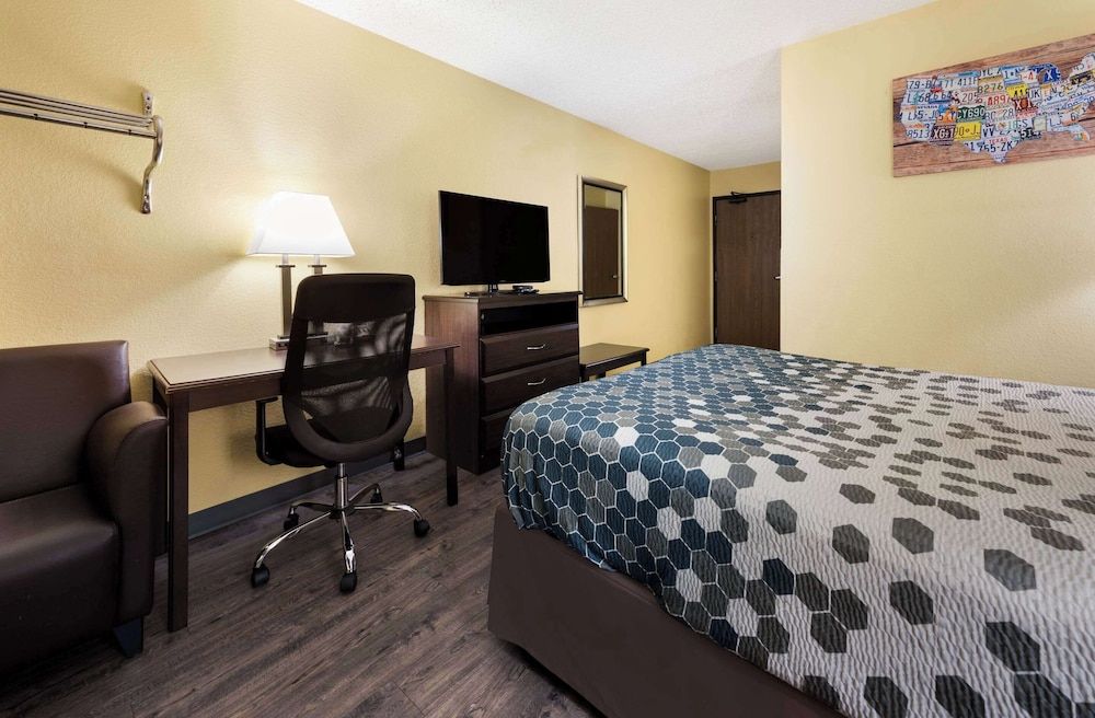 Standard Room, 1 Queen Bed, Non Smoking