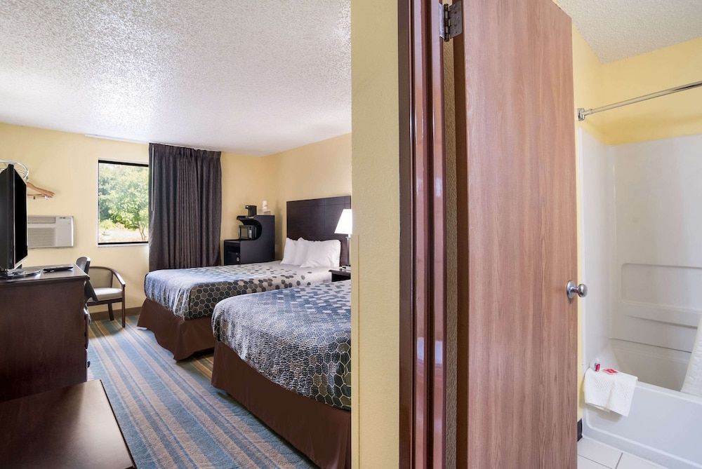 Standard Room, 2 Queen Beds, Smoking