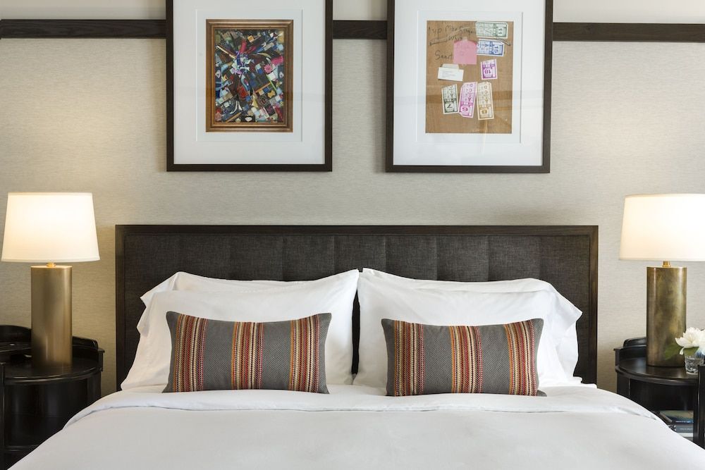 Room, 1 King Bed, Accessible Bathtub (Communications, Mobility)