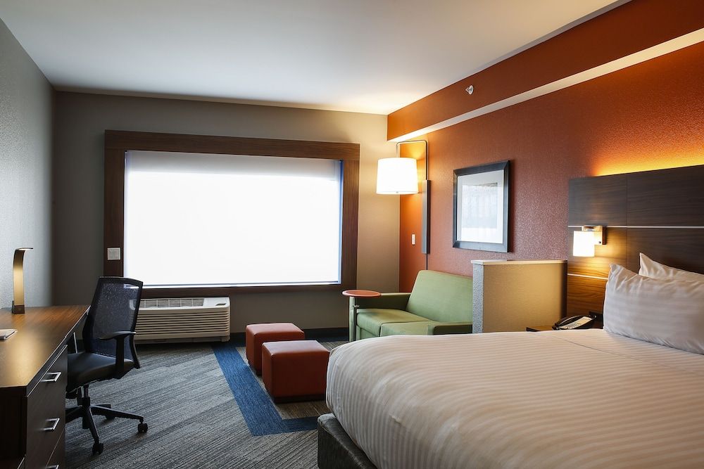 Suite, 1 Bedroom, Accessible (Communication, Roll-In Shower)