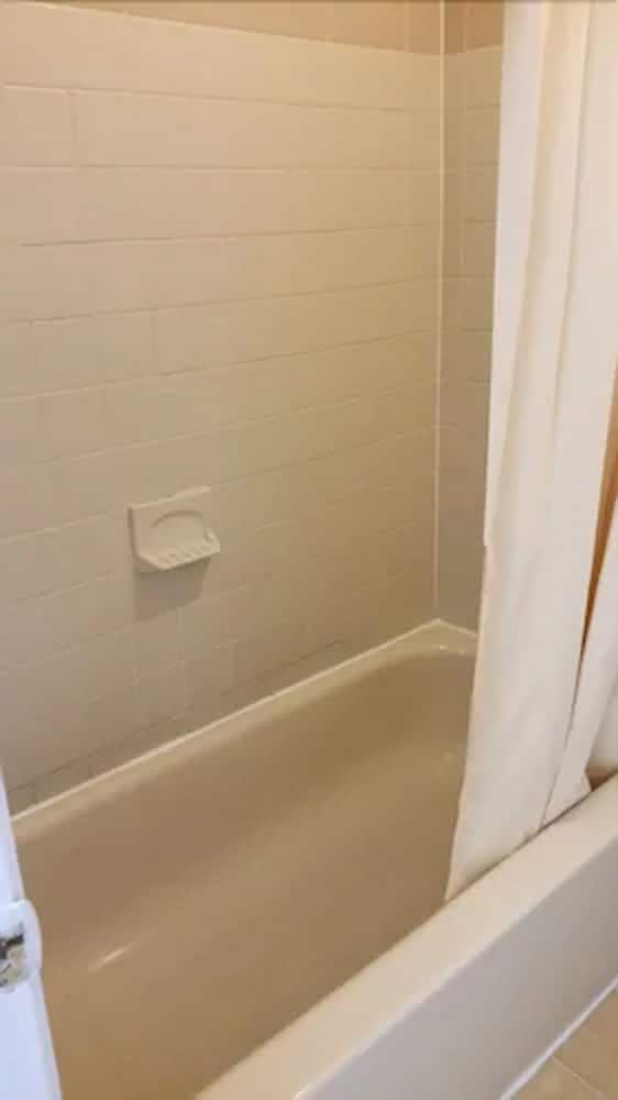 The Virginia Lodge Standard Room, 2 Double Beds, Non Smoking 6