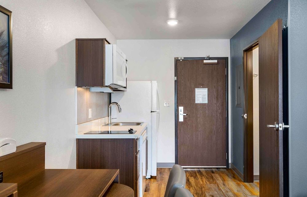 Extended Stay America Suites - Boston - Saugus Deluxe Studio, Non Smoking, Refrigerator & Microwave 5