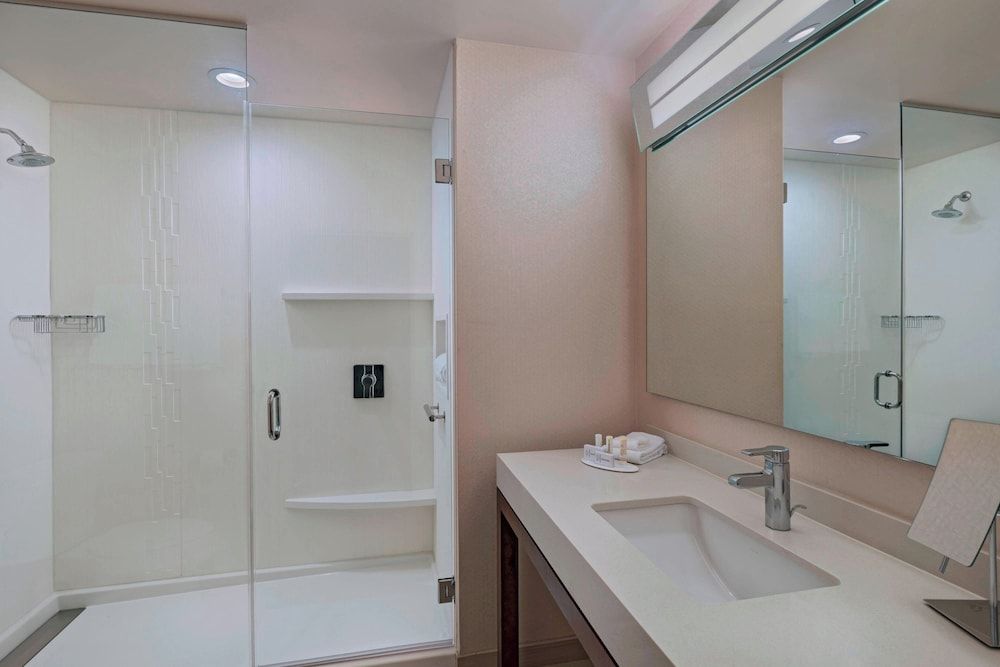Suite, Multiple Beds (Hearing Accessible)