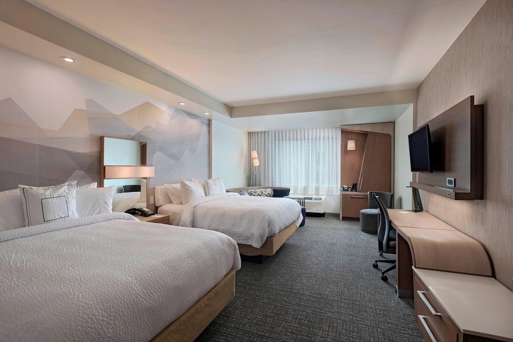 Suite, Multiple Beds (Mobility Accessible, Tub)
