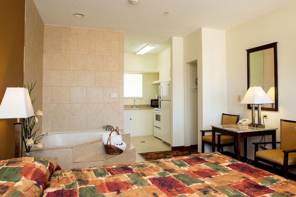 Deluxe Suite, 1 King Bed