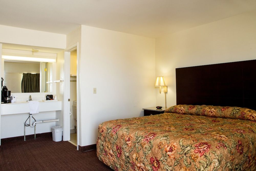 Standard Room, 1 King Bed, Smoking