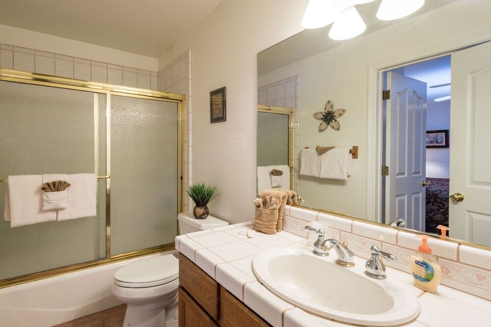 Inside Yosemite Lower Cascades Premium House, 3 Bedrooms, Mountain View 5